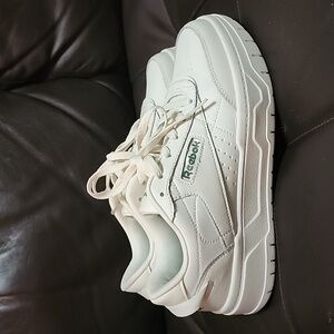 Brand new Reebok Women's Beige Club C Extra Sneakers size 8.5